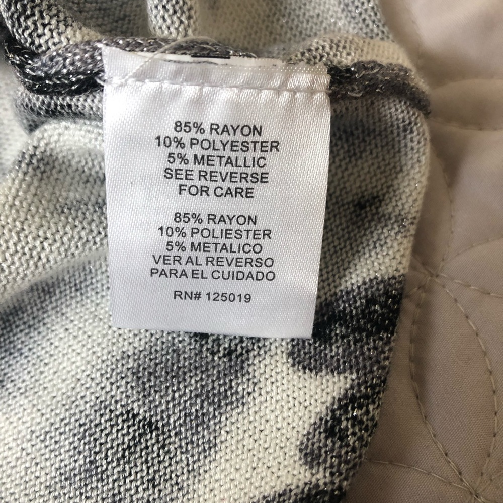 Joseph A. Cardigan Animal Print - Gorgeous Buttons - Picture 3 of 4